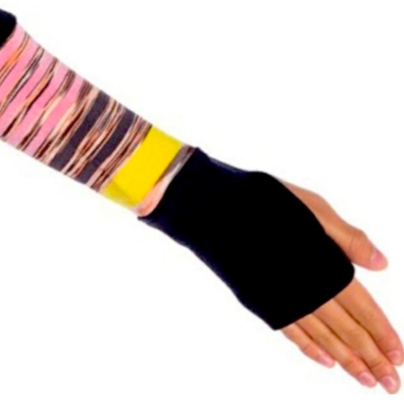 NWT Free Peo­ple
Mountain Mama Layering Crop Pullover |Size Medium - Picture 5 of 14